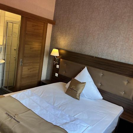 Hotel Pasa Paradies KOSTENLOSE PARKPLÄTZE Hanau Bagian luar foto