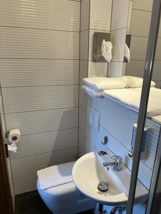 Hotel Pasa Paradies KOSTENLOSE PARKPLÄTZE Hanau Bagian luar foto